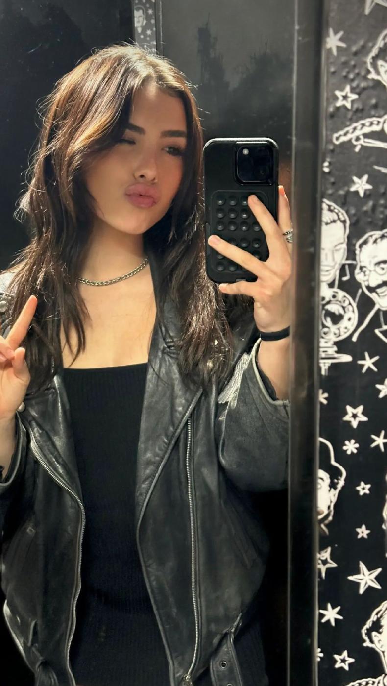 andrea botez sexy outfit mirror selfies set leaked joezdd