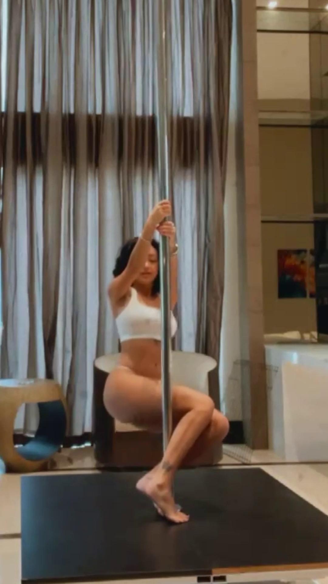 malu trevejo g string stripper pole dancing onlyfans video leaked fcbwnq