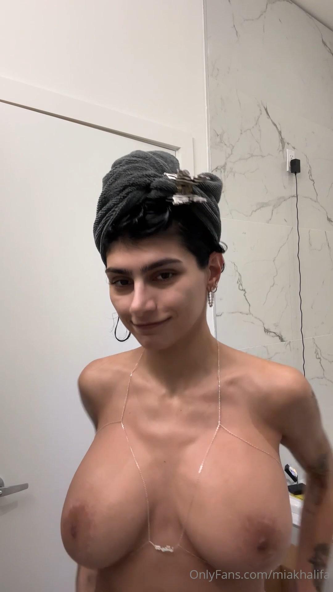 mia khalifa nude dressing onlyfans video leaked dlphyz
