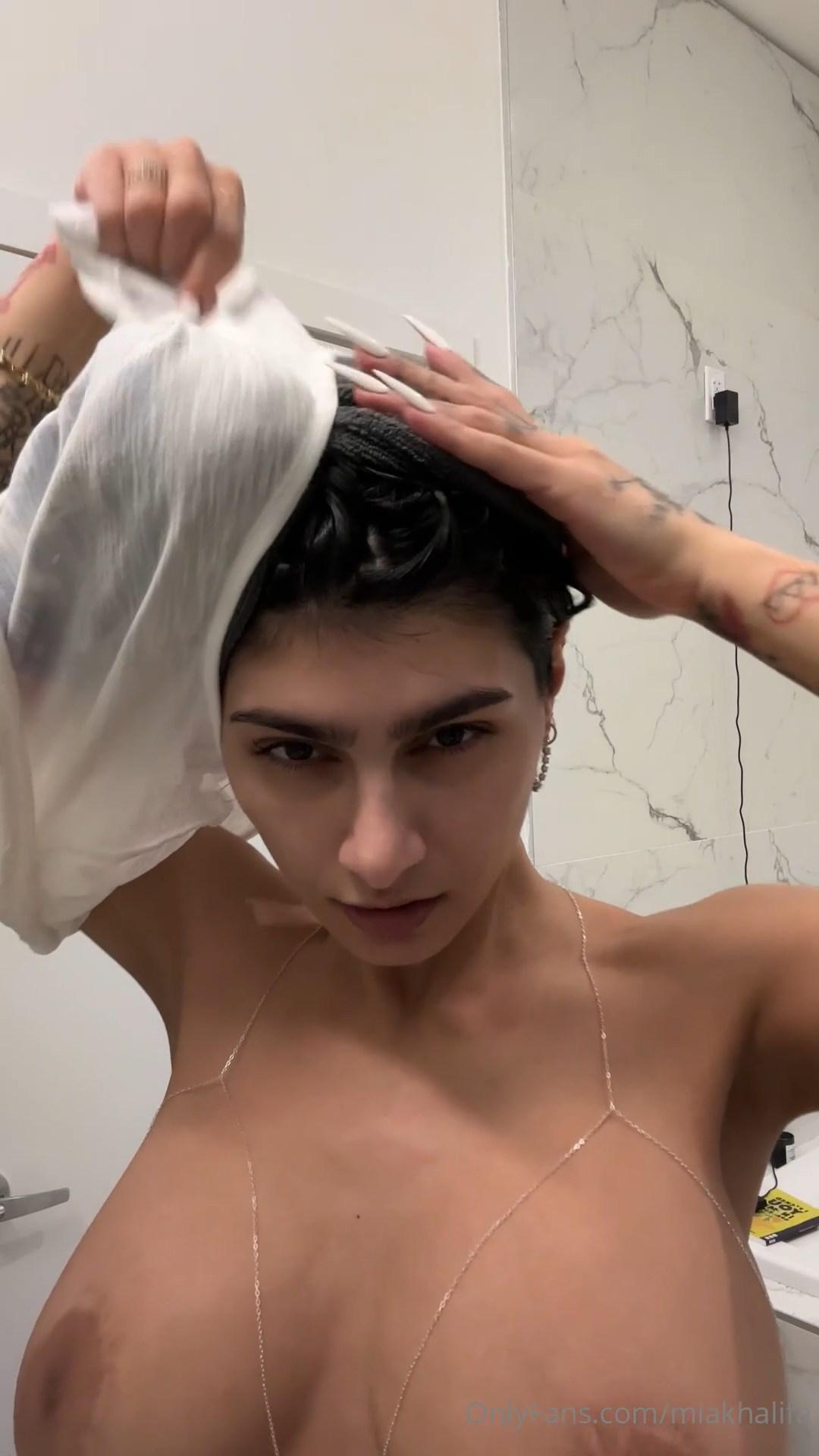 mia khalifa nude dressing onlyfans video leaked vdefnj