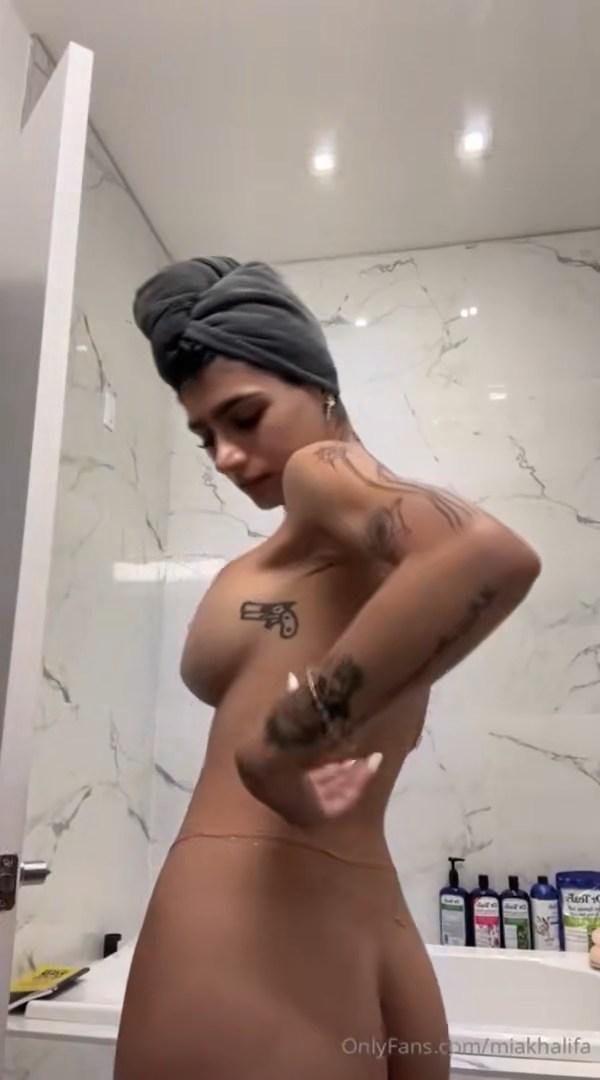 mia khalifa nude face mask onlyfans livestream leaked kceanv