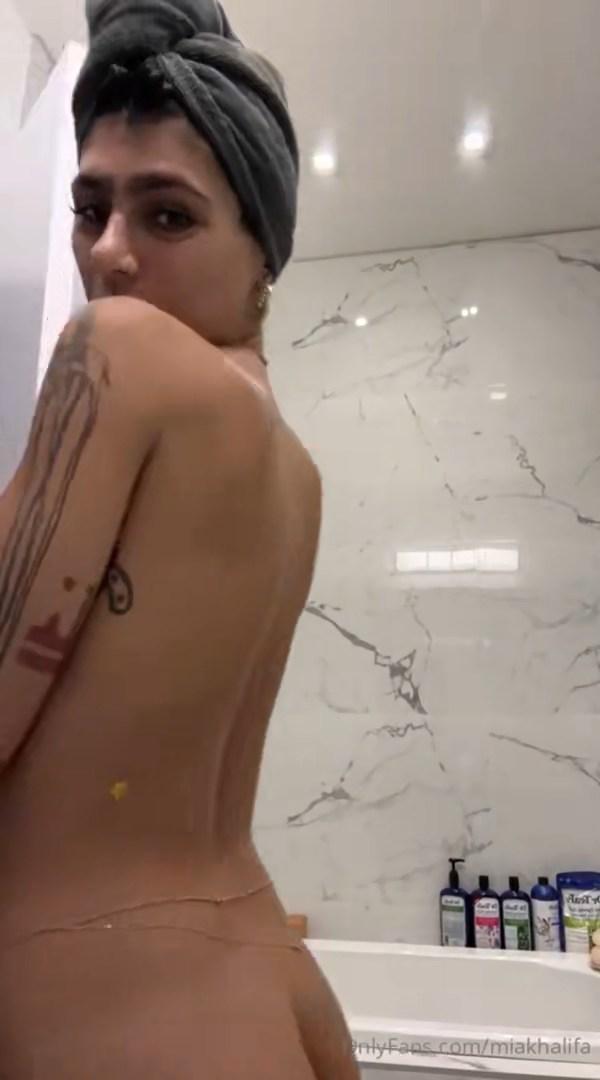 mia khalifa nude face mask onlyfans livestream leaked twytqm