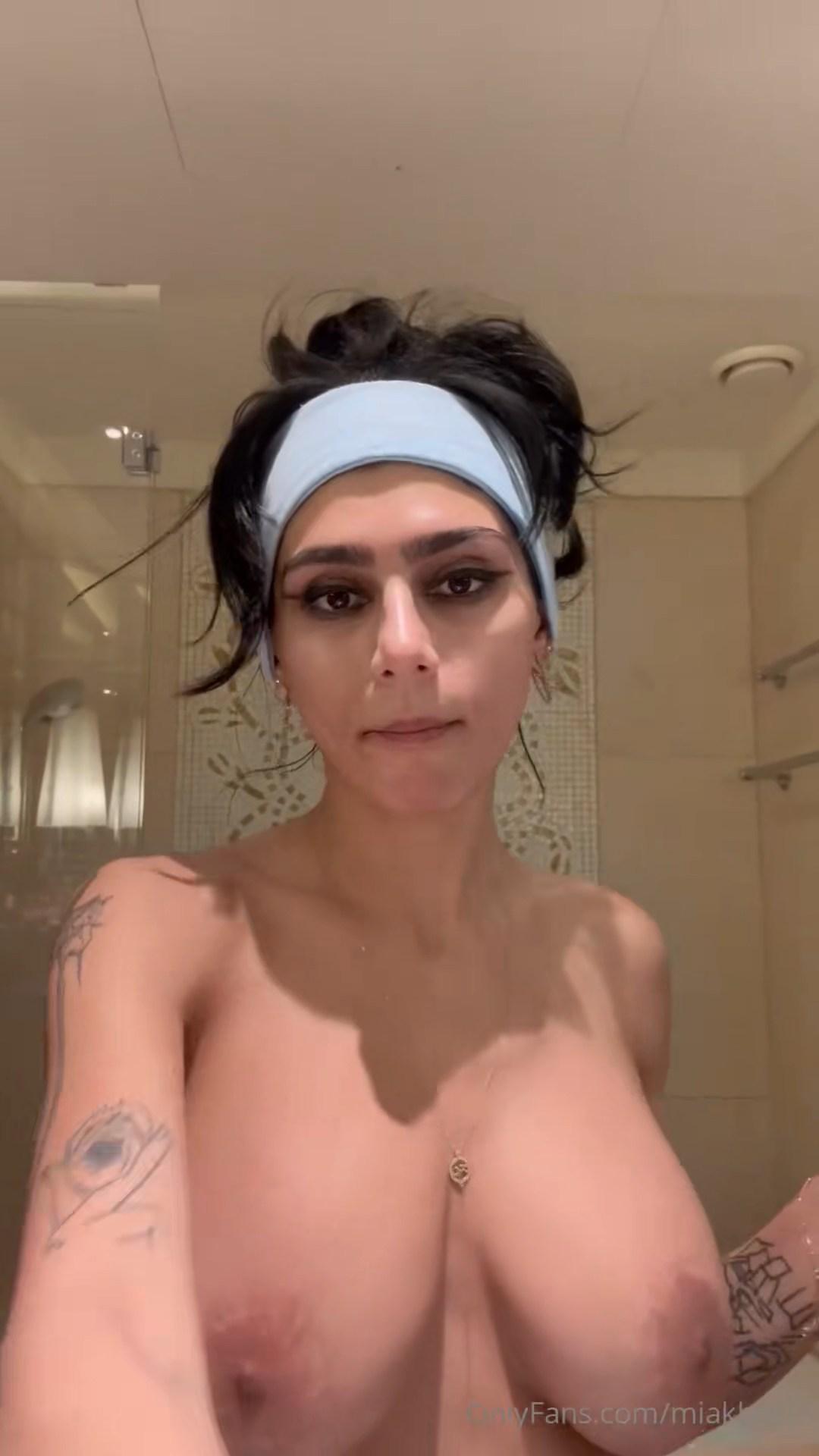 mia khalifa nude face wash onlyfans livestream leaked