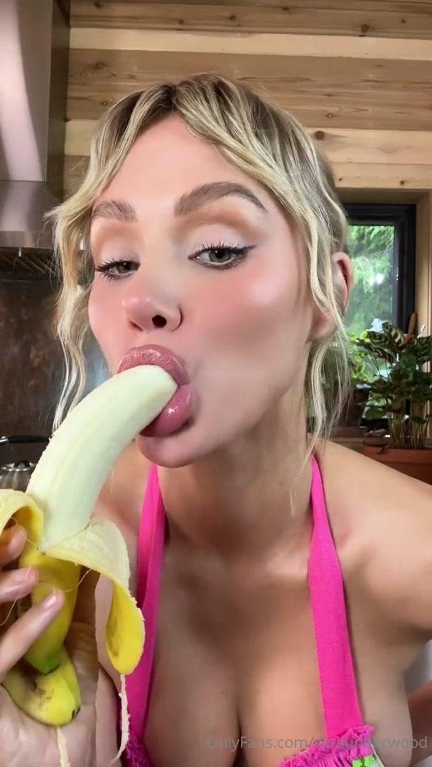 sara jean underwood banana blowjob onlyfans video leaked mfqllx 1