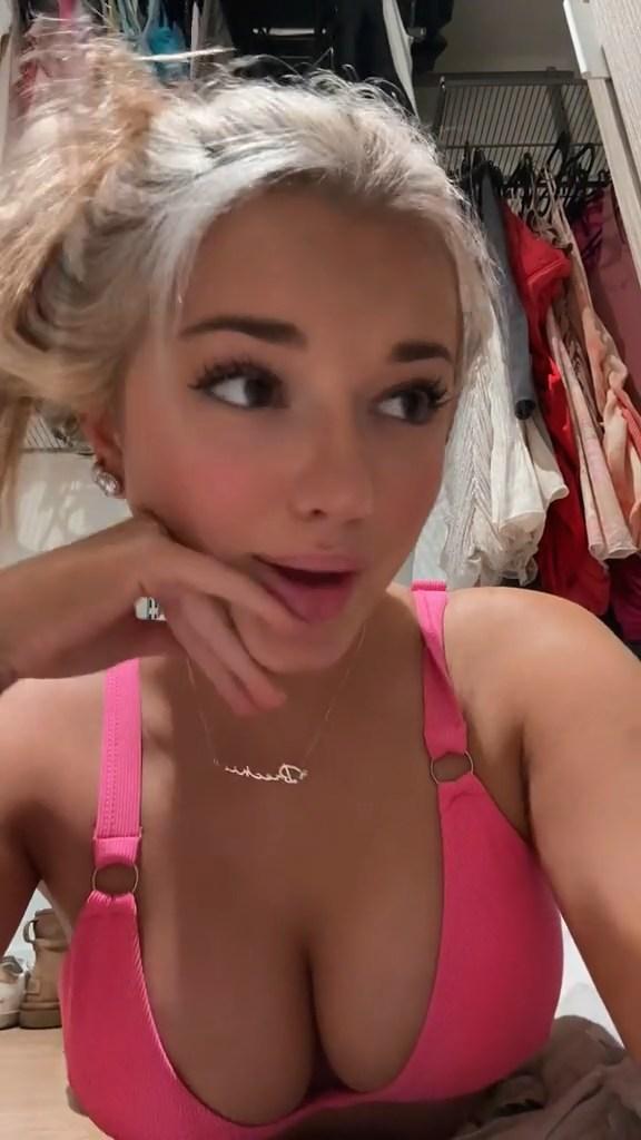 breckie hill bra cleavage selfie onlyfans video leaked rdbmmg