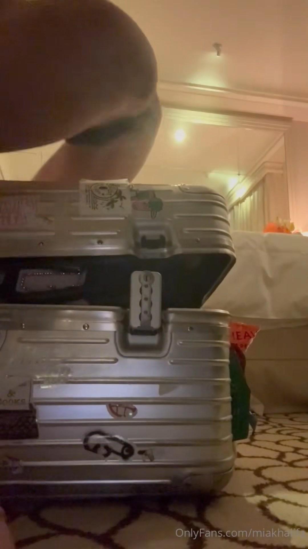 mia khalifa nude luggage packing onlyfans video leaked fiovzz