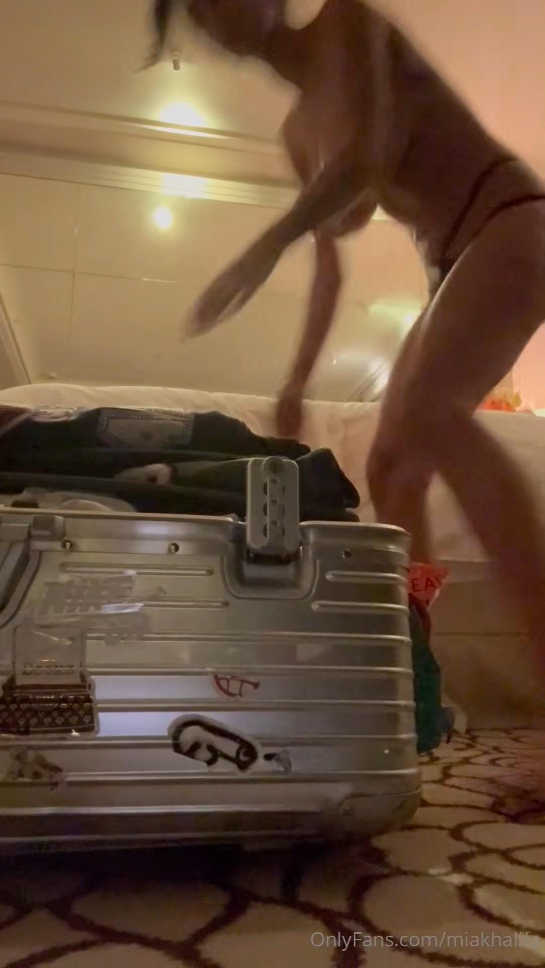 mia khalifa nude luggage packing onlyfans video leaked pkbpvp
