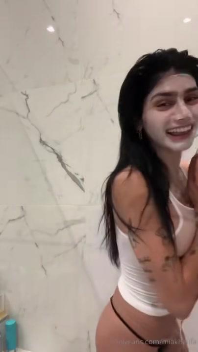 mia_khalifa_nude_wet_tank_top_onlyfans_video_leaked-emvrni mia khalifa nude wet tank top onlyfans video leaked emvrni