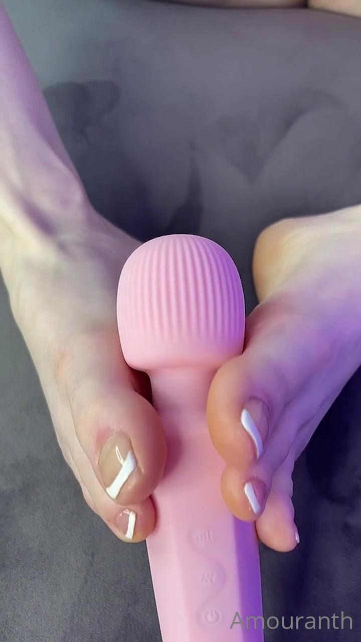 amouranth bare feet vibrator footjob onlyfans video leaked crdhjw
