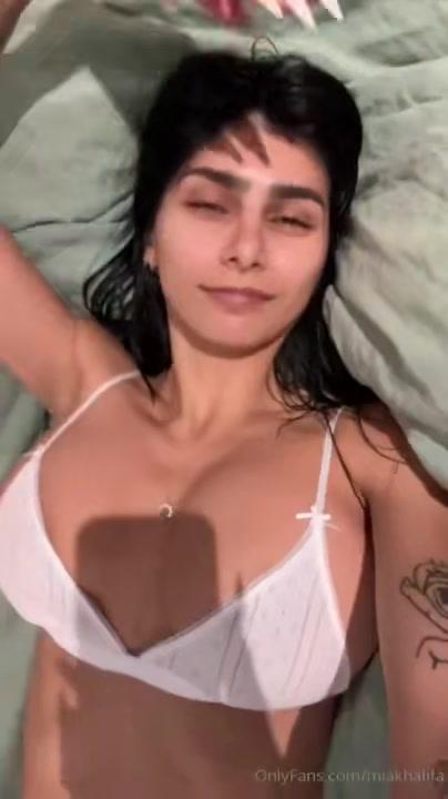 mia khalifa nude nipple slip onlyfans livestream leaked aodwvr