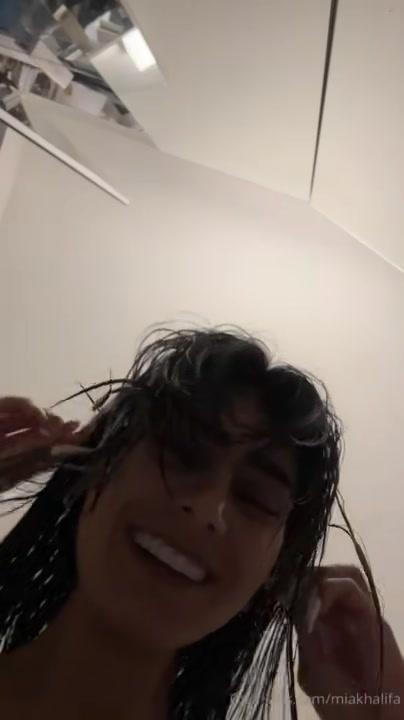 mia khalifa nude nipple slip onlyfans livestream leaked bygluk