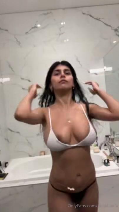 mia khalifa nude nipple slip onlyfans livestream leaked nkwisj