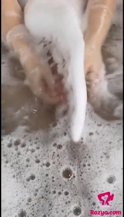 rozyo mallorca nude bath tease onlyfans video leaked