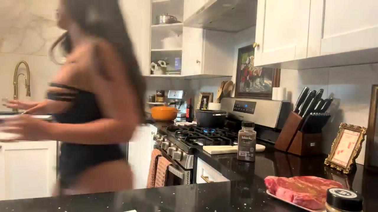 emily rinaudo lingerie kitchen livestream onlyfans video leaked ihqbue