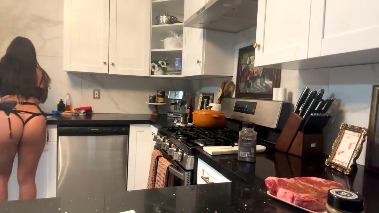 emily rinaudo lingerie kitchen livestream onlyfans video leaked mncsua