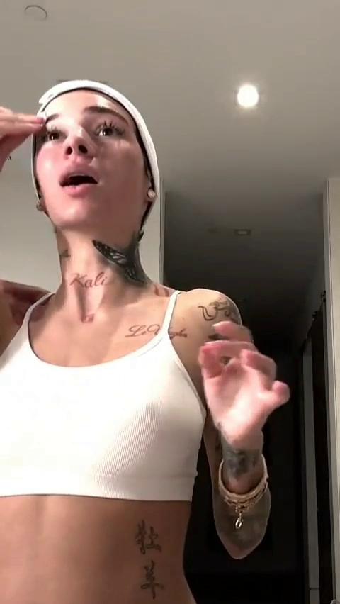 bhad bhabie nipple pokies teasing onlyfans video leaked mvfnhb