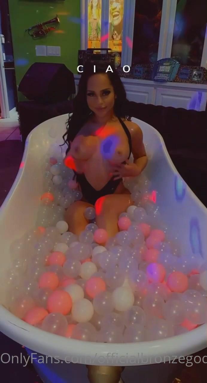 bronze goddess nude bath tub tease onlyfans video leaked ppejlr influencersgonewild