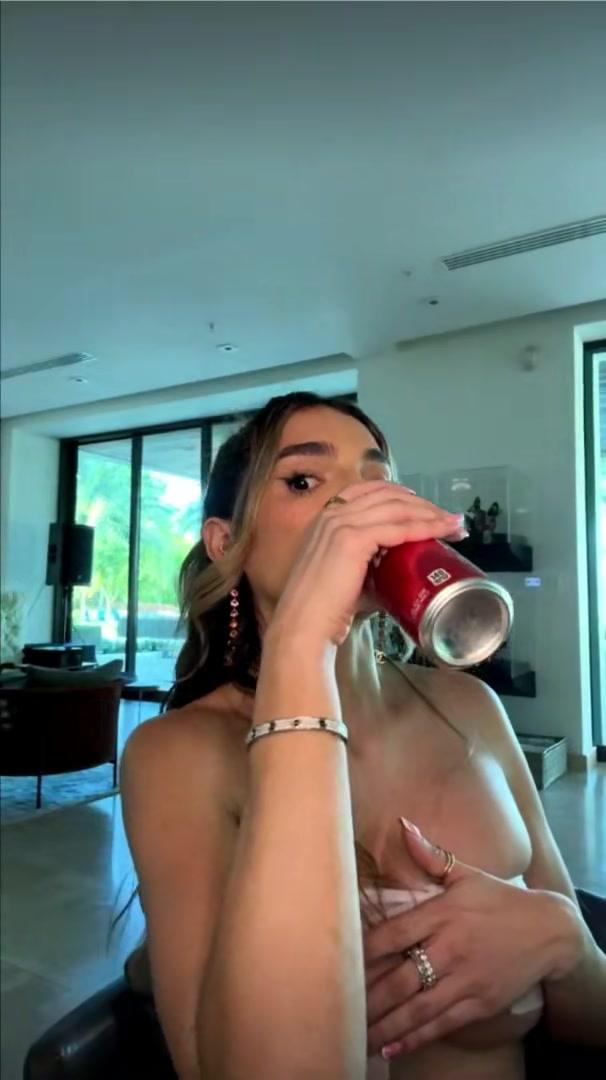 lyna perez nude cutting clothes onlyfans livestream leaked clmkut influencersgonewild